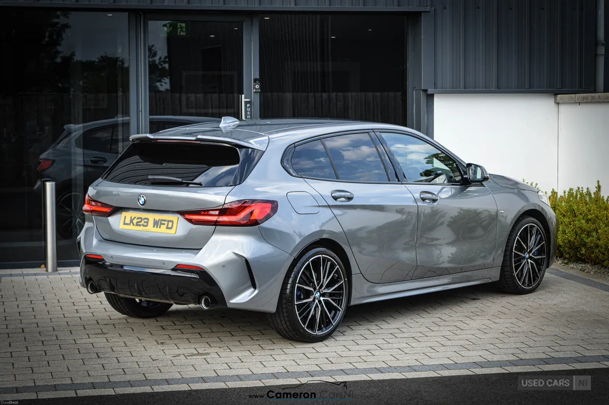 BMW 1-Series DIESEL HATCHBACK - Image 2