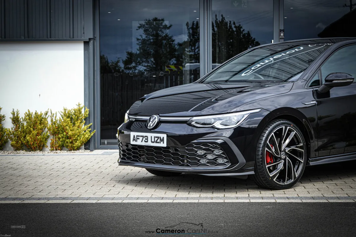 Volkswagen Golf DIESEL HATCHBACK - Image 3
