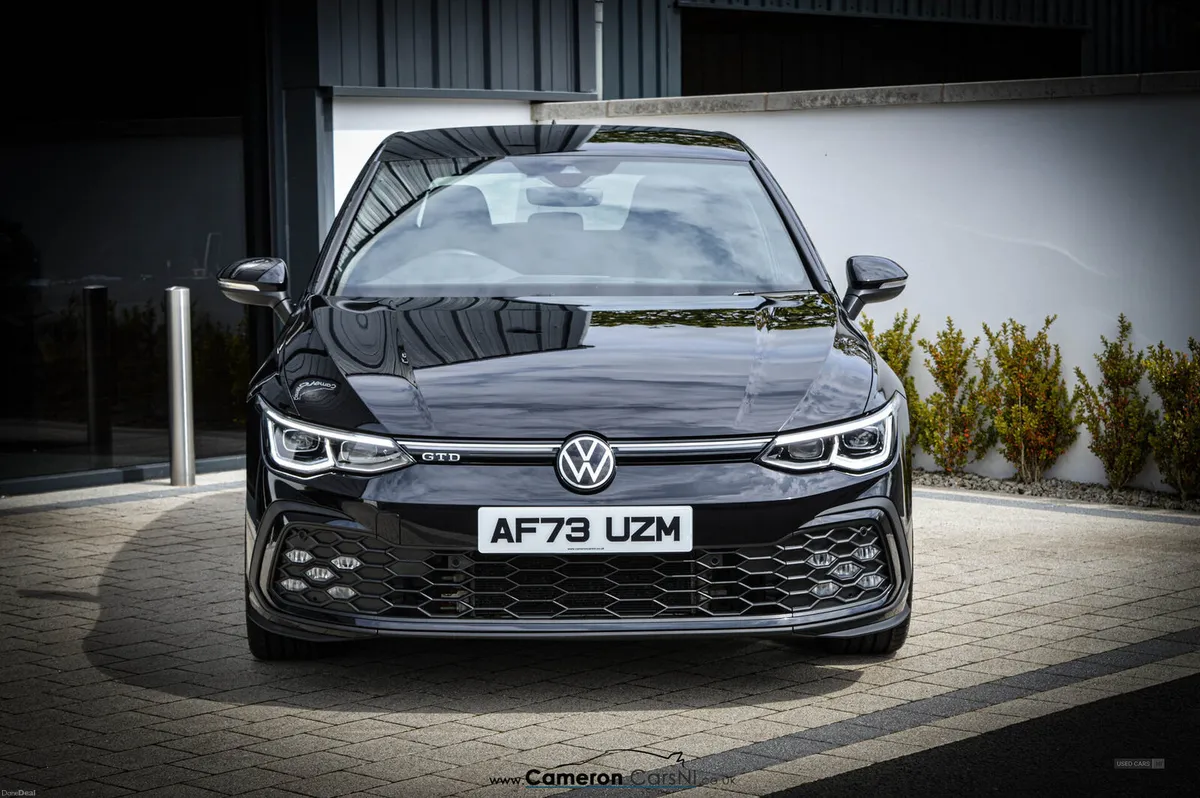 Volkswagen Golf DIESEL HATCHBACK - Image 5