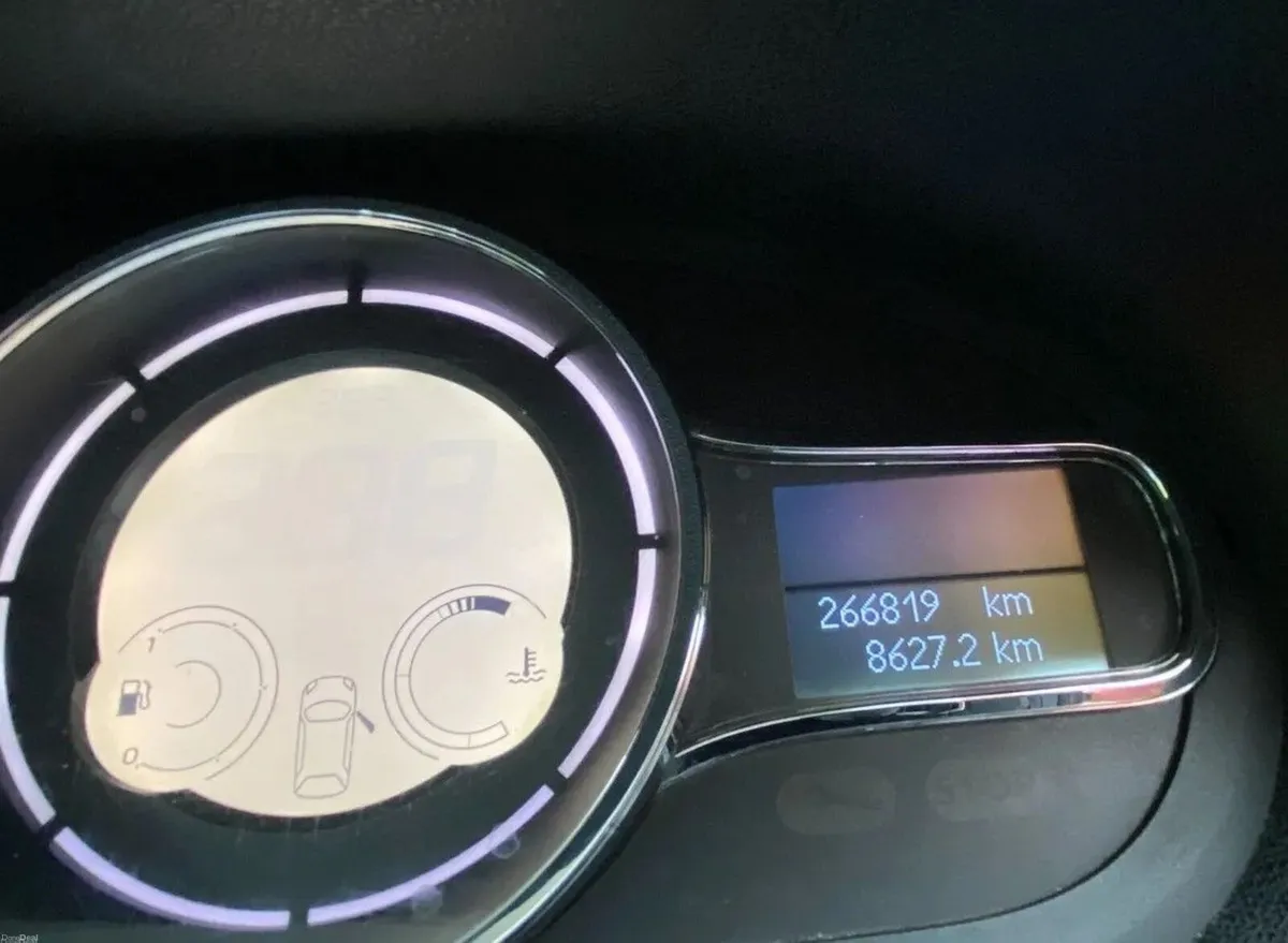 Renault Megane 2012 - Image 2