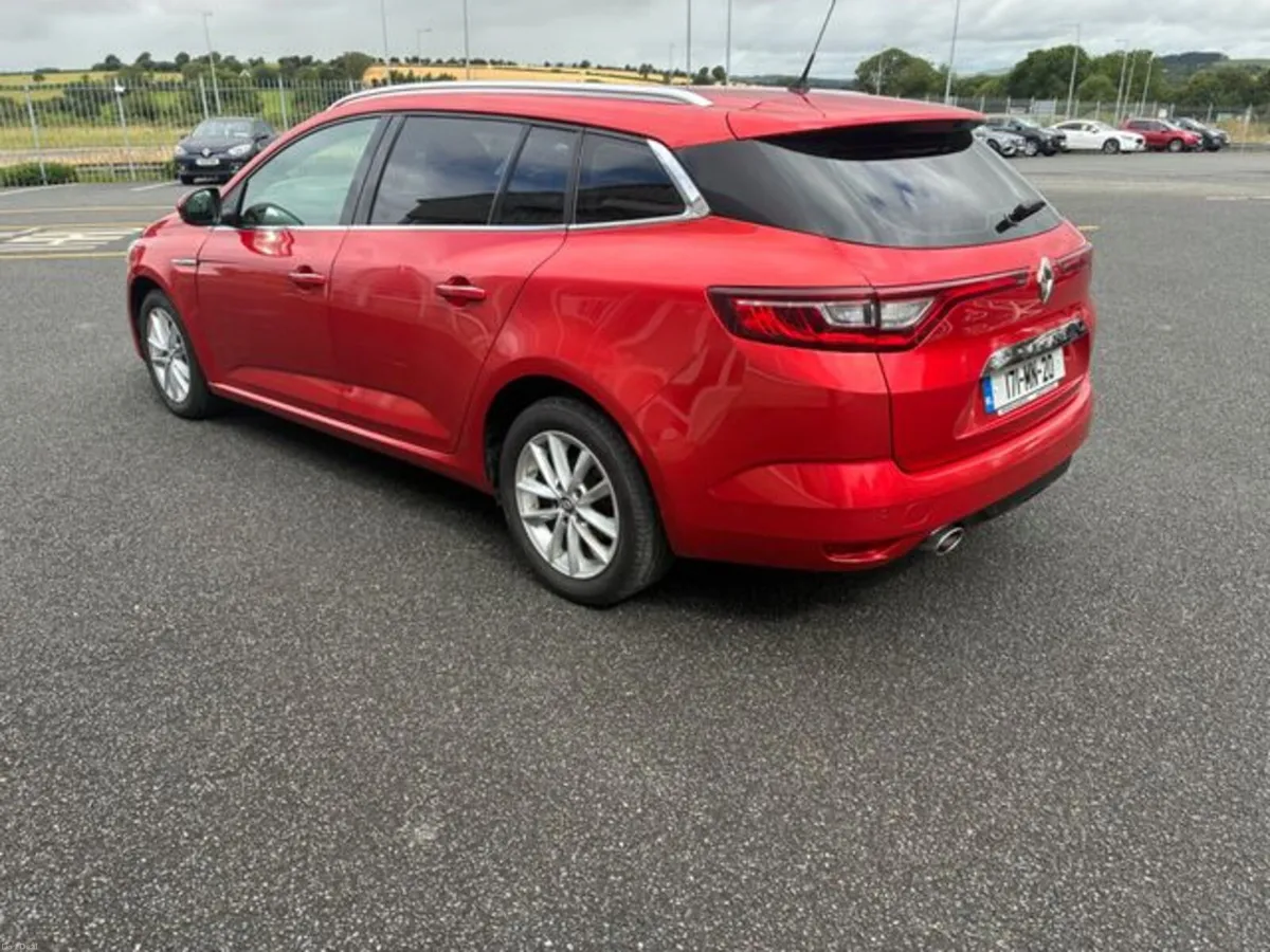 Renault Megane IV ST Sport Tourer Dynamique 5 - Image 5