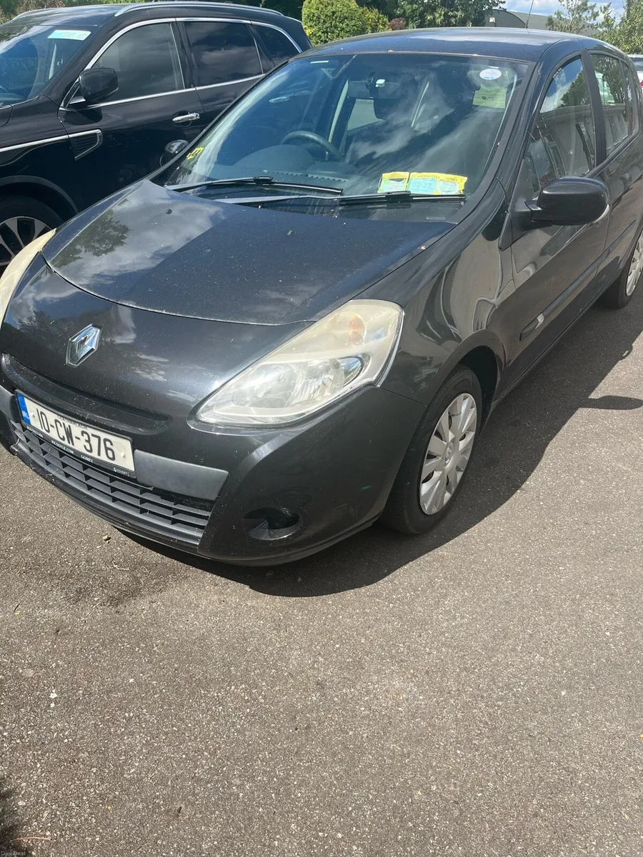 10 Renault Clio - Image 1