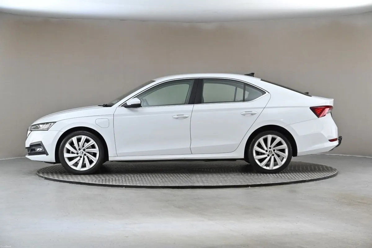 Skoda Octavia 1.4TSI DSG iV STYLE 204BHP PHEV **DI - Image 5