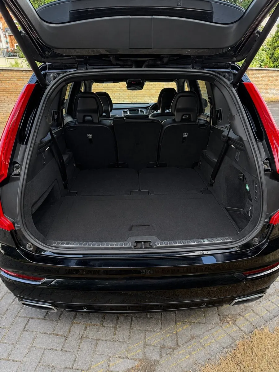 2017 Volvo XC 90 T8 R-Design Pro | High Spec - Image 6