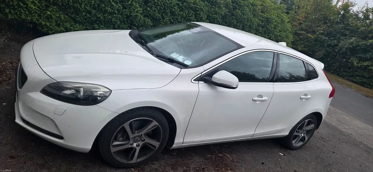 Volvo V40 2016 - Image 1