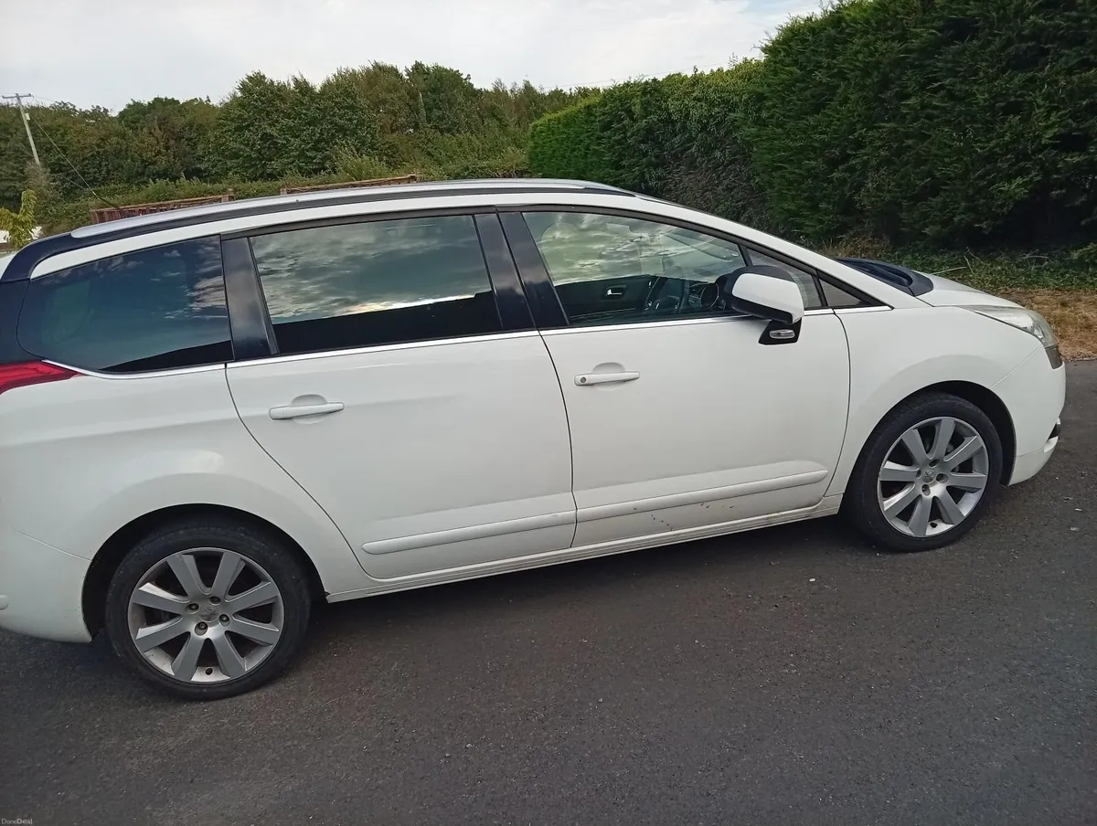 Peugeot 5008 2014 - Image 2