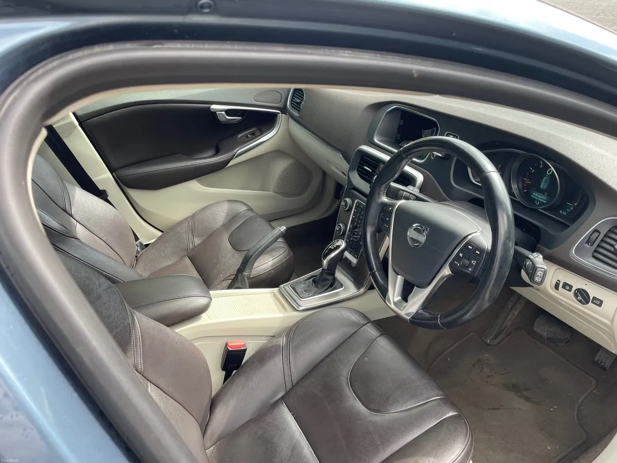 141 Volvo V40 DBA-MB4164T 5dr auto  nct 7/27 - Image 2
