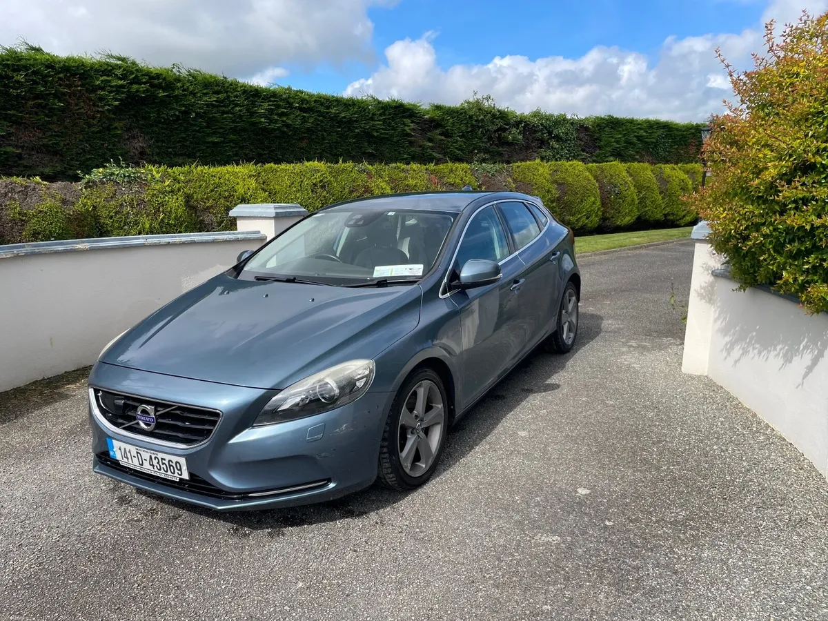 141 Volvo V40 DBA-MB4164T 5dr auto  nct 7/27 - Image 1