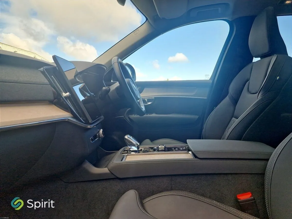 Volvo XC90 T8 Plus Plug In Hybrid - Image 3