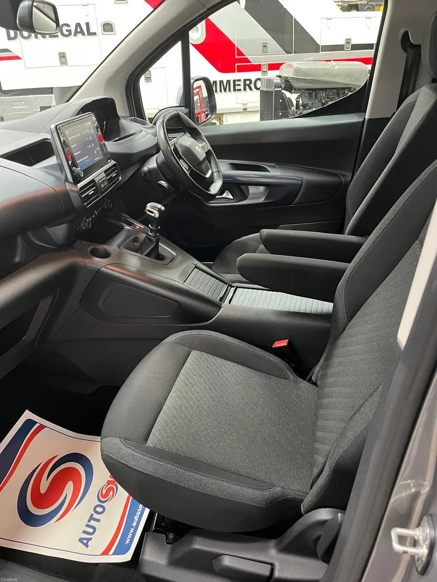 2021 Peugeot Rifter Wheelchair Accessible - Image 4