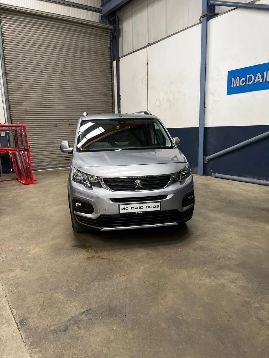 2021 Peugeot Rifter Wheelchair Accessible - Image 2