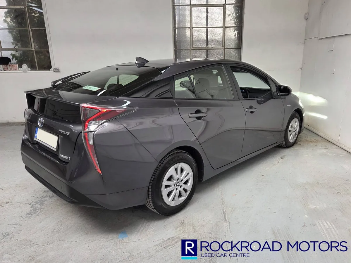Toyota Prius Hybrid,  2016 - Image 5