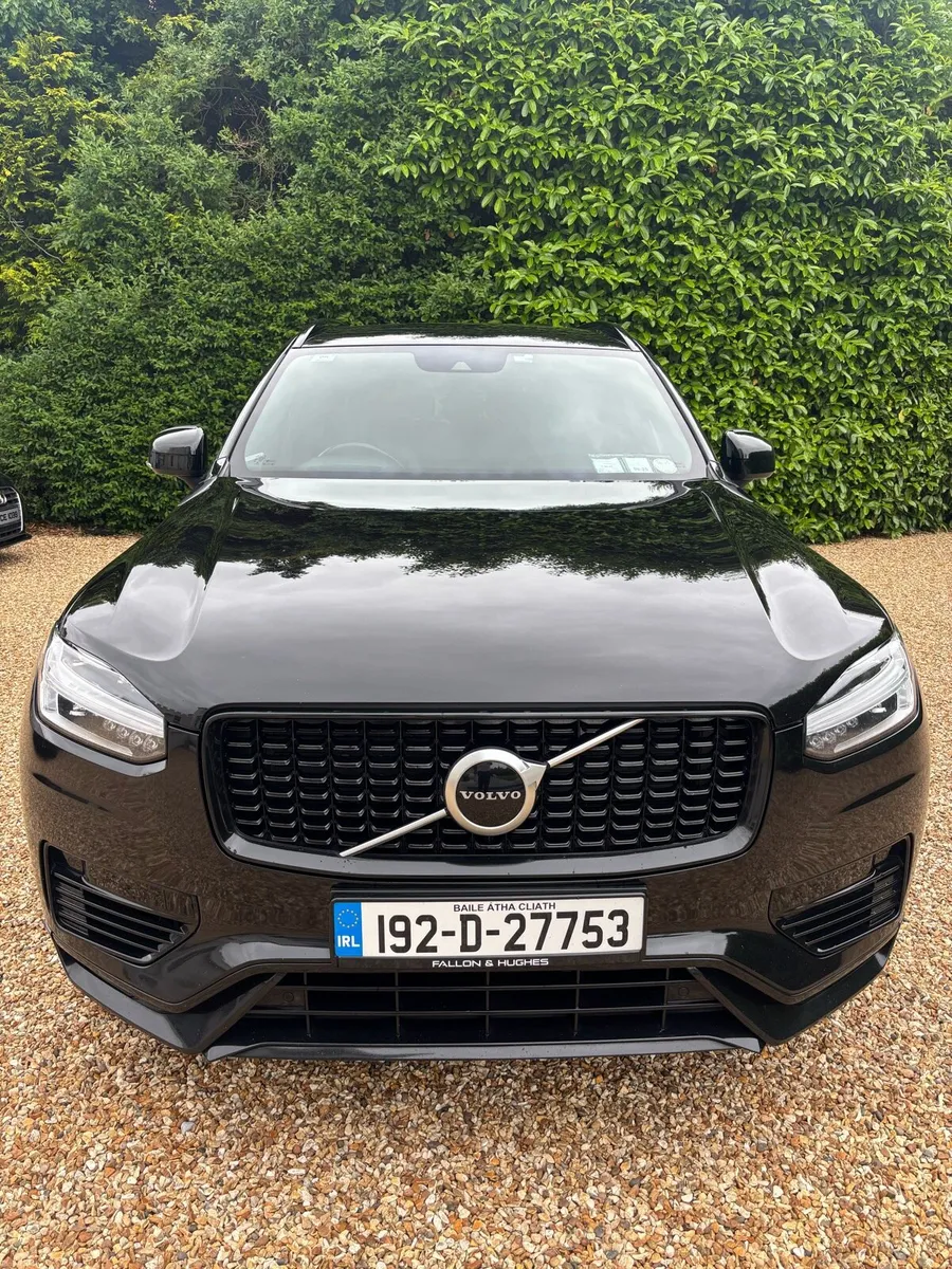 Volvo XC90 T8 R Design Ultimate Dark Edition AWD - Image 4