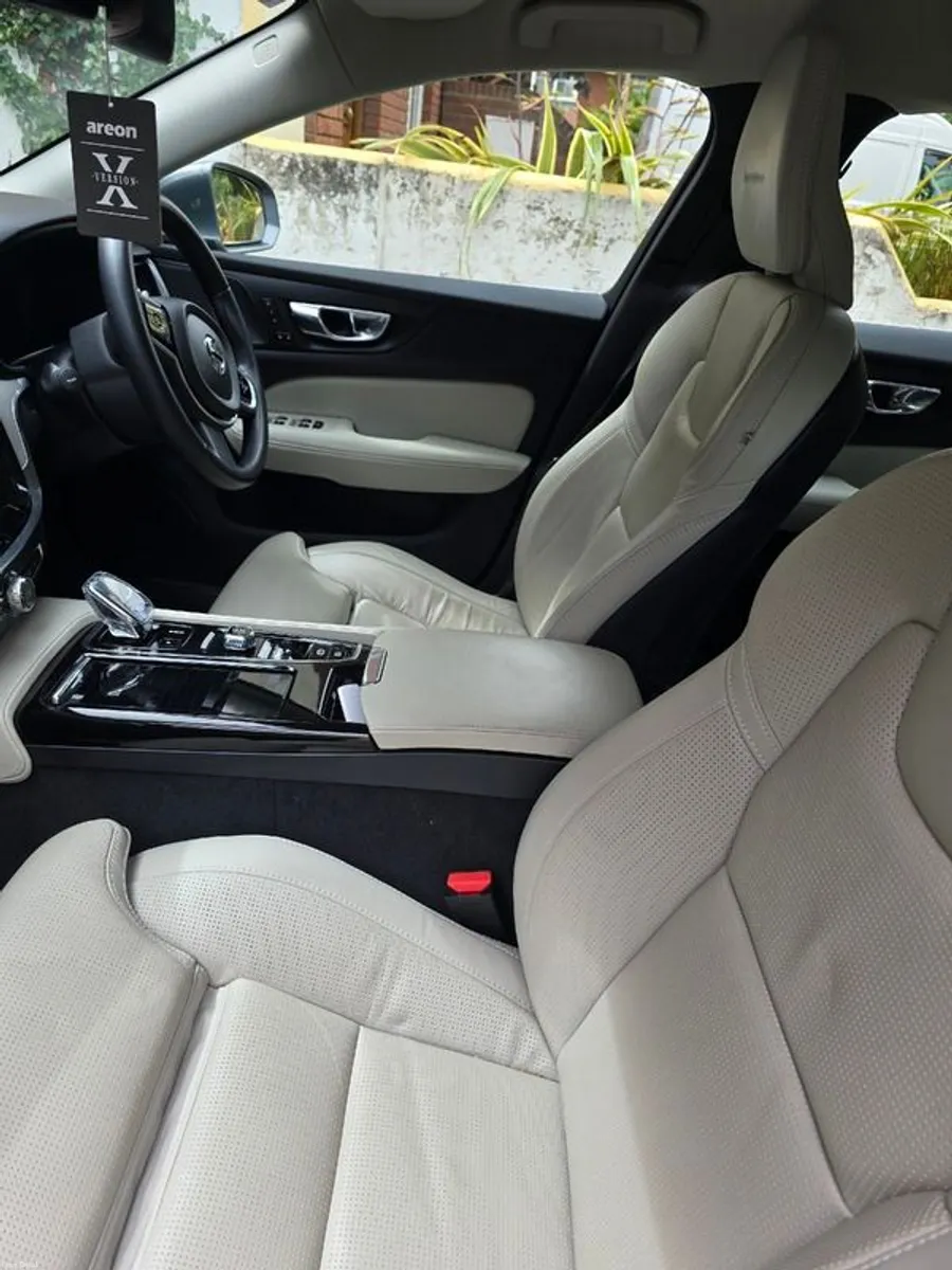 2020 Volvo V60 - Image 5