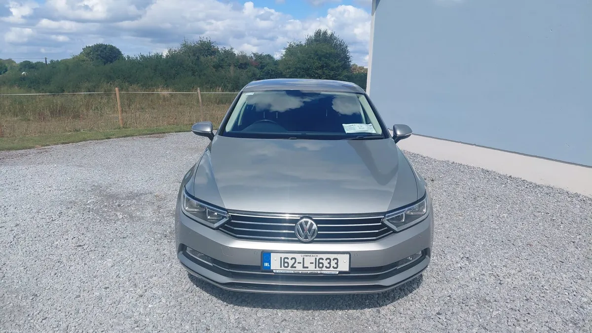 Volkswagen Passat - Image 2