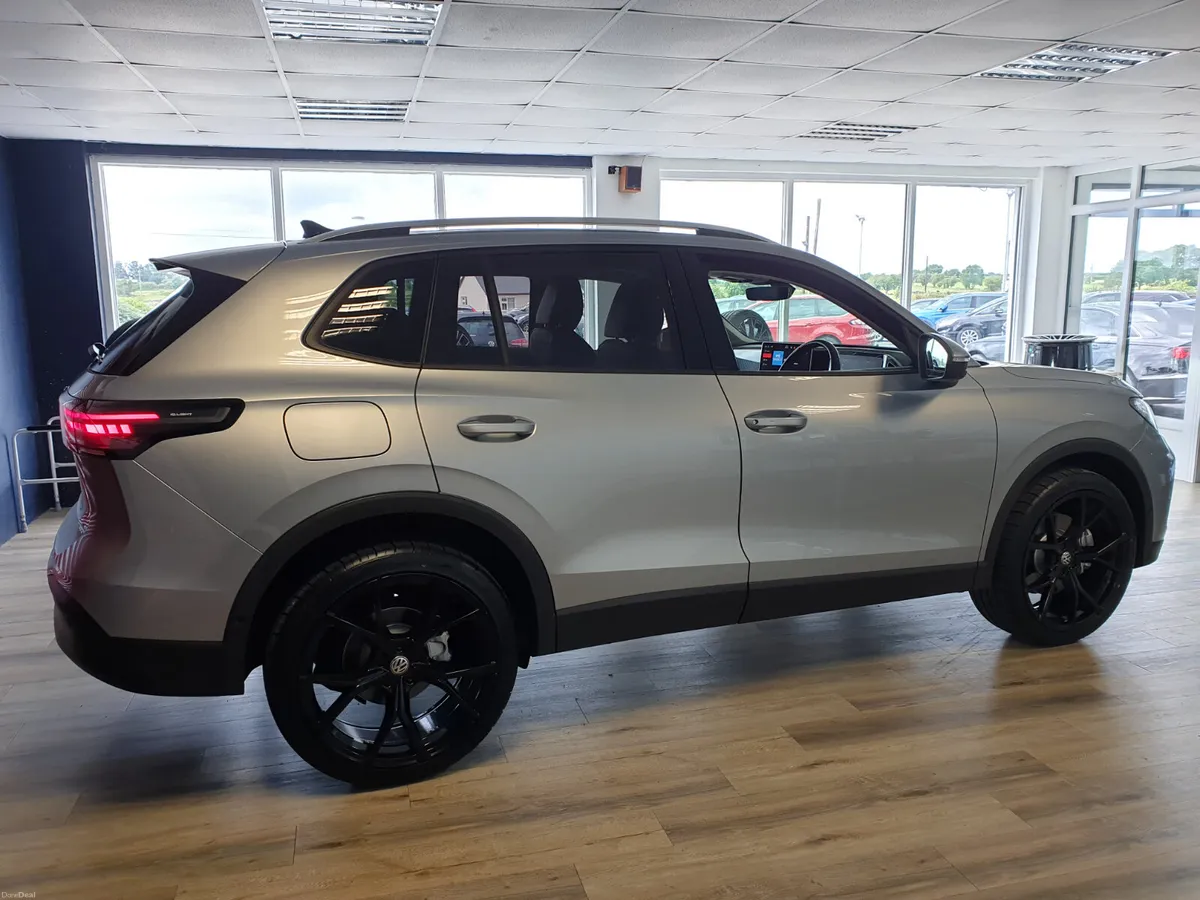 Volkswagen Tiguan 1.5TSI PHEV**UPGRADED ALLOYS** - Image 3