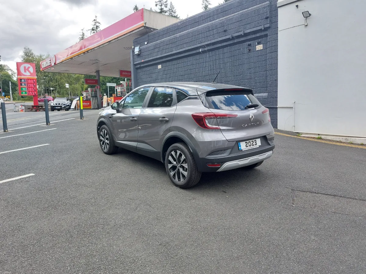 Renault Captur 2023 - Image 5