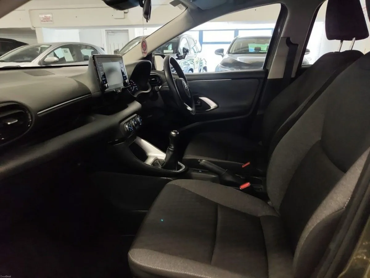 Toyota Yaris 1.0 LUNA - Image 6