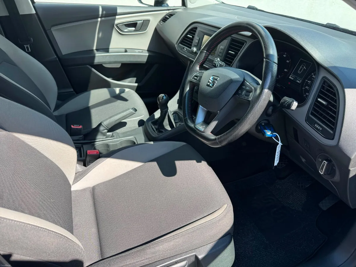 SEAT Leon 1.6 DIESEL 2015 ESTATE - Image 4