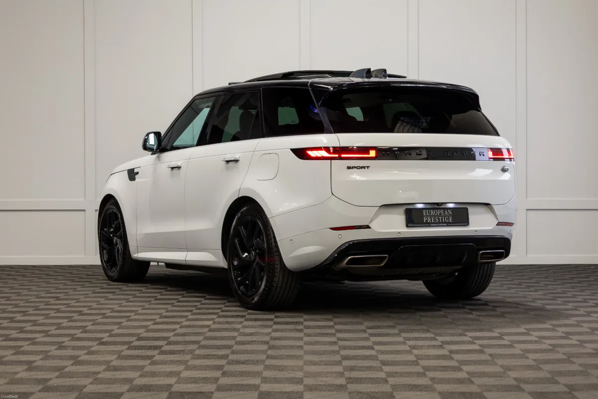 2023 Range Rover Sport P440e Dynamic SE - Image 4