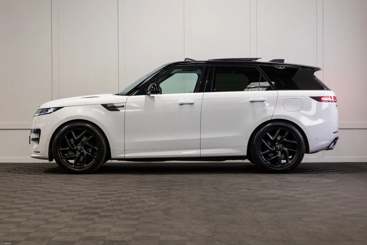 2023 Range Rover Sport P440e Dynamic SE - Image 3