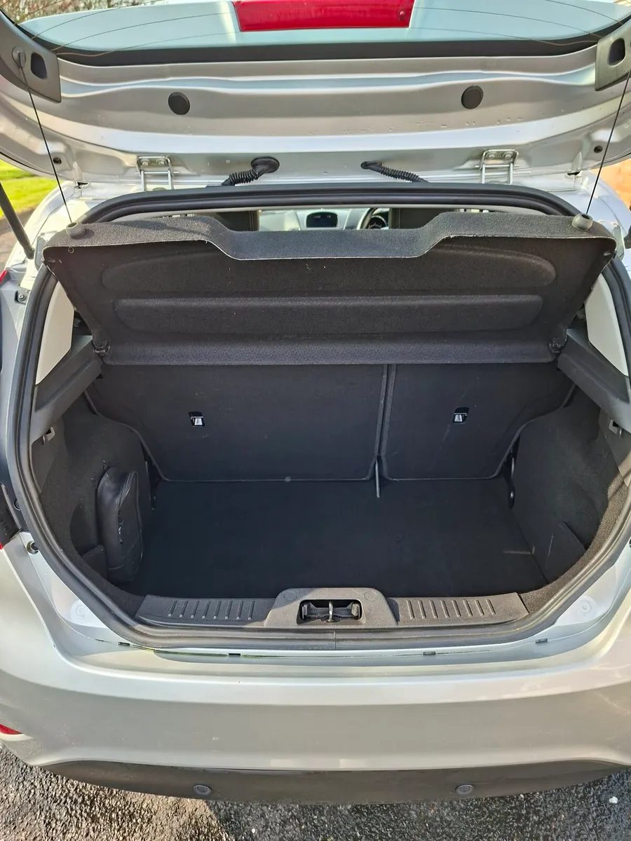 Ford fiesta - Image 2