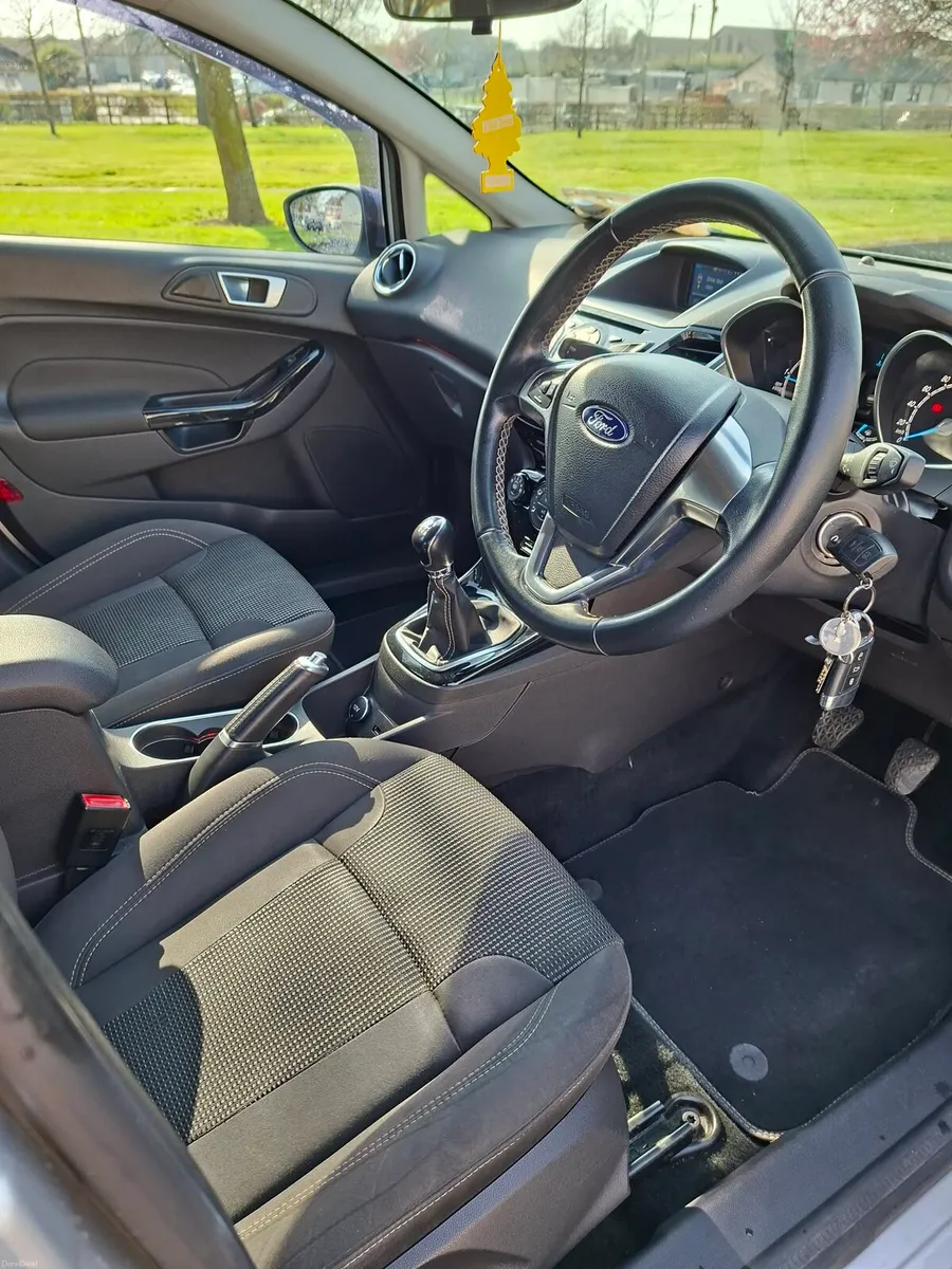 Ford fiesta - Image 4