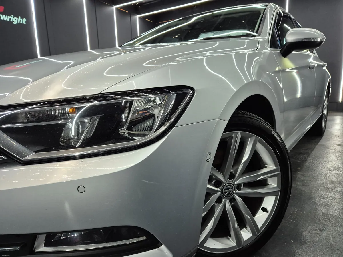 Volkswagen Passat 2016 - Image 2