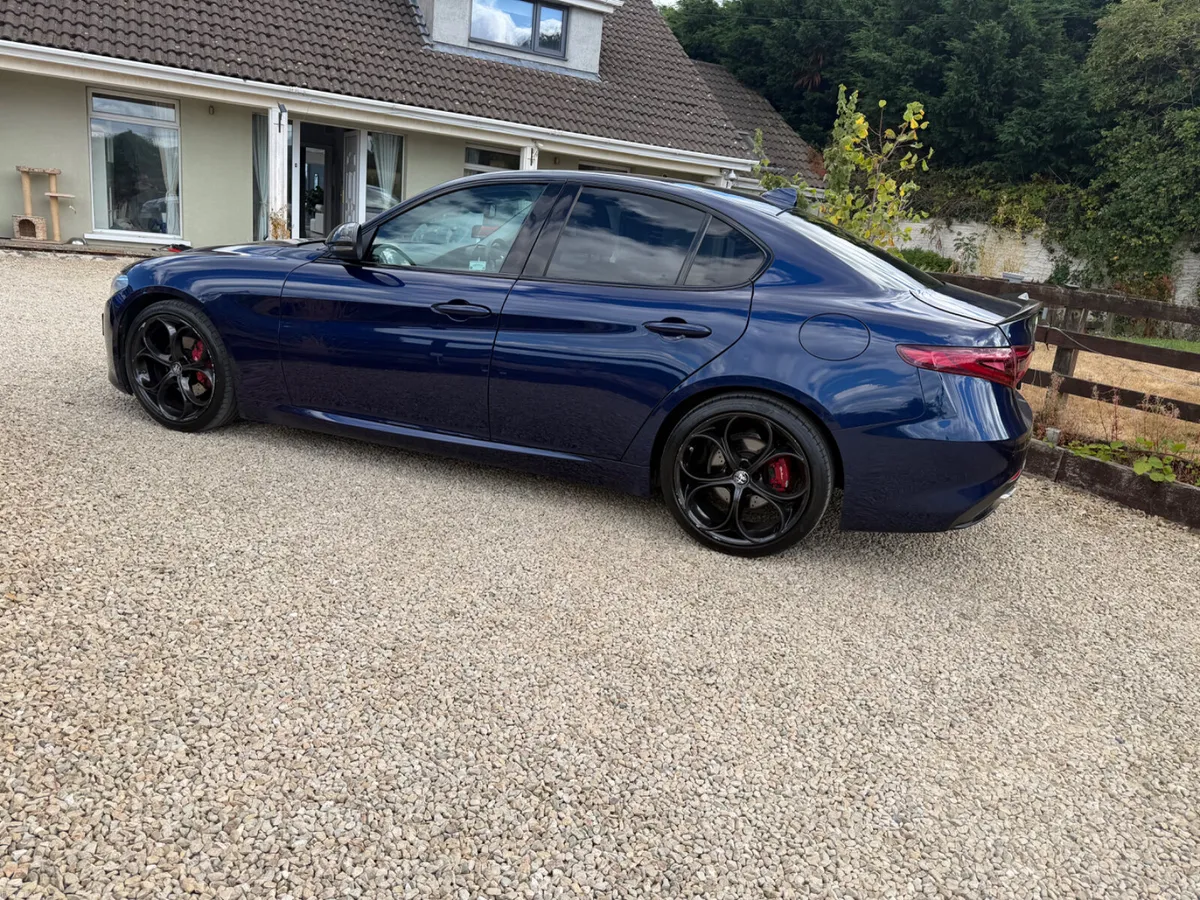 Alfa Romeo Giulia 2.2 Speciale 2017 - Image 5
