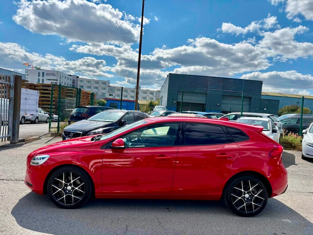 VOLVO V40 2017 2.0, DIESEL D4 - Image 5
