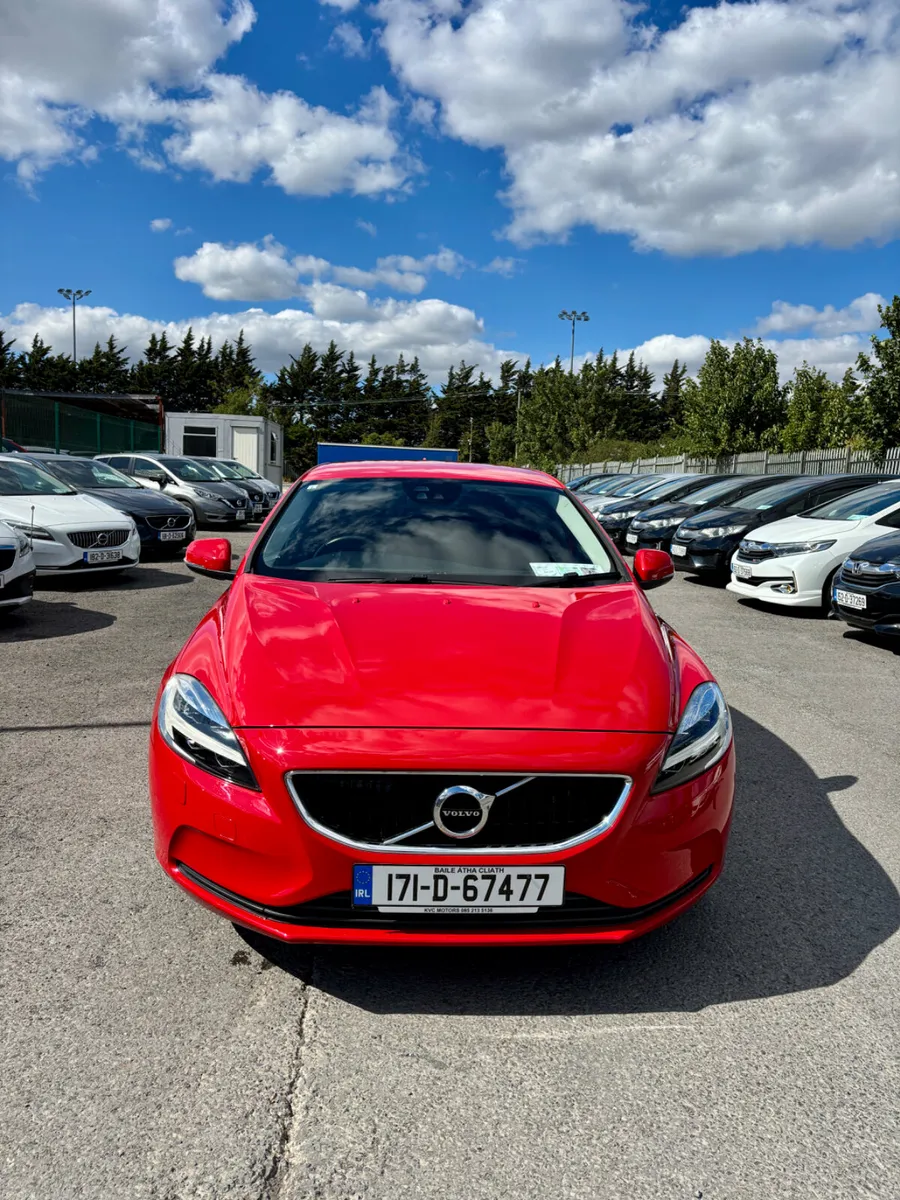 VOLVO V40 2017 2.0, DIESEL D4 - Image 2