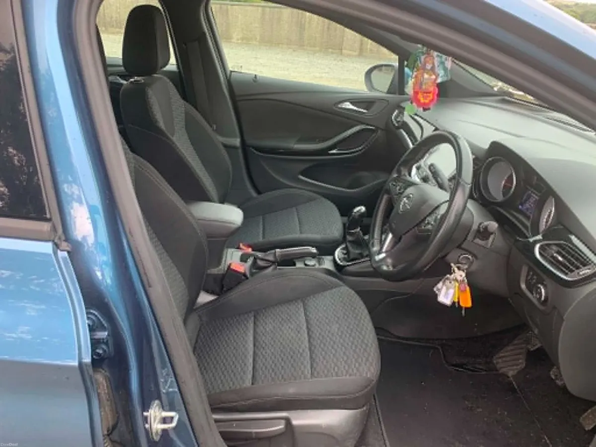 17 Astra 1.6 cdti  Sri 5 dr &  12  passat 1.4 auto - Image 5