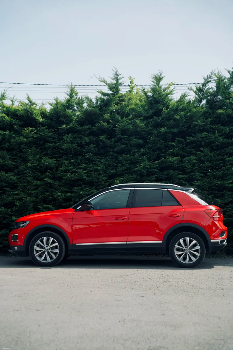 Volkswagen T-Roc 2.0 TDI Design 2021 - Image 2
