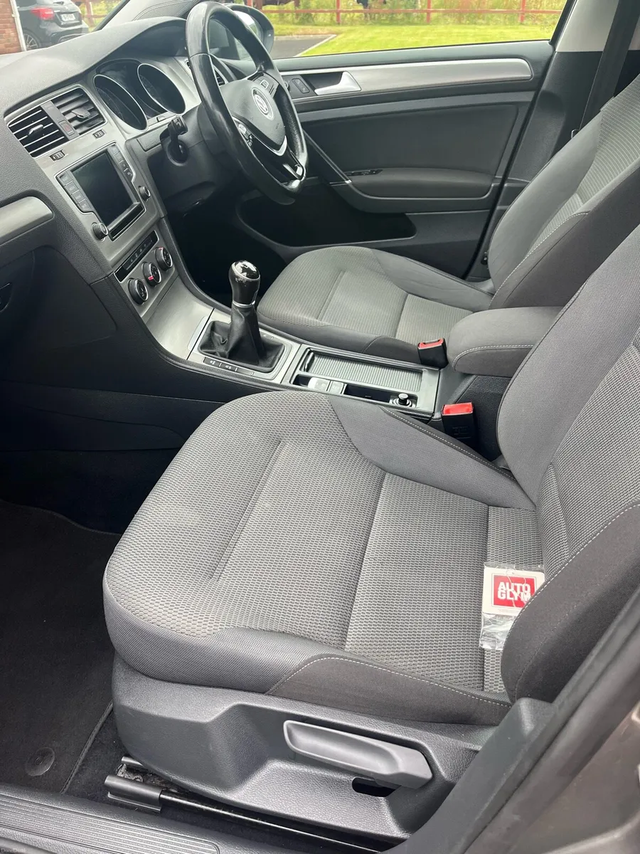 Volkswagen golf - Image 3