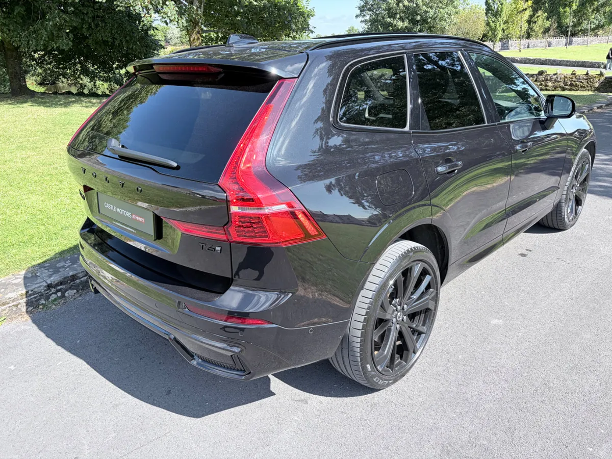 Volvo XC60 T6 PHEV Black Edition with Huge spec - Image 5