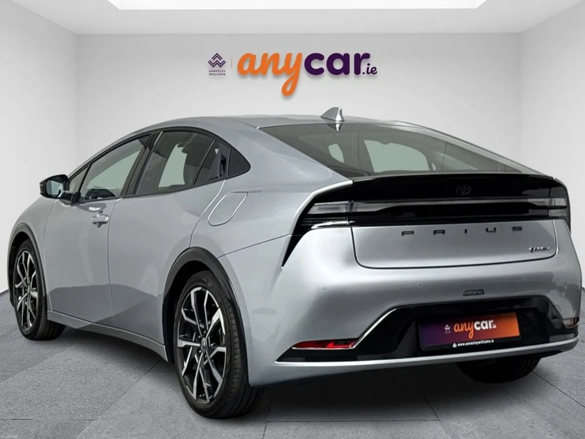 Toyota Prius 2.0 Petrol Plug in Hybrid - Image 6