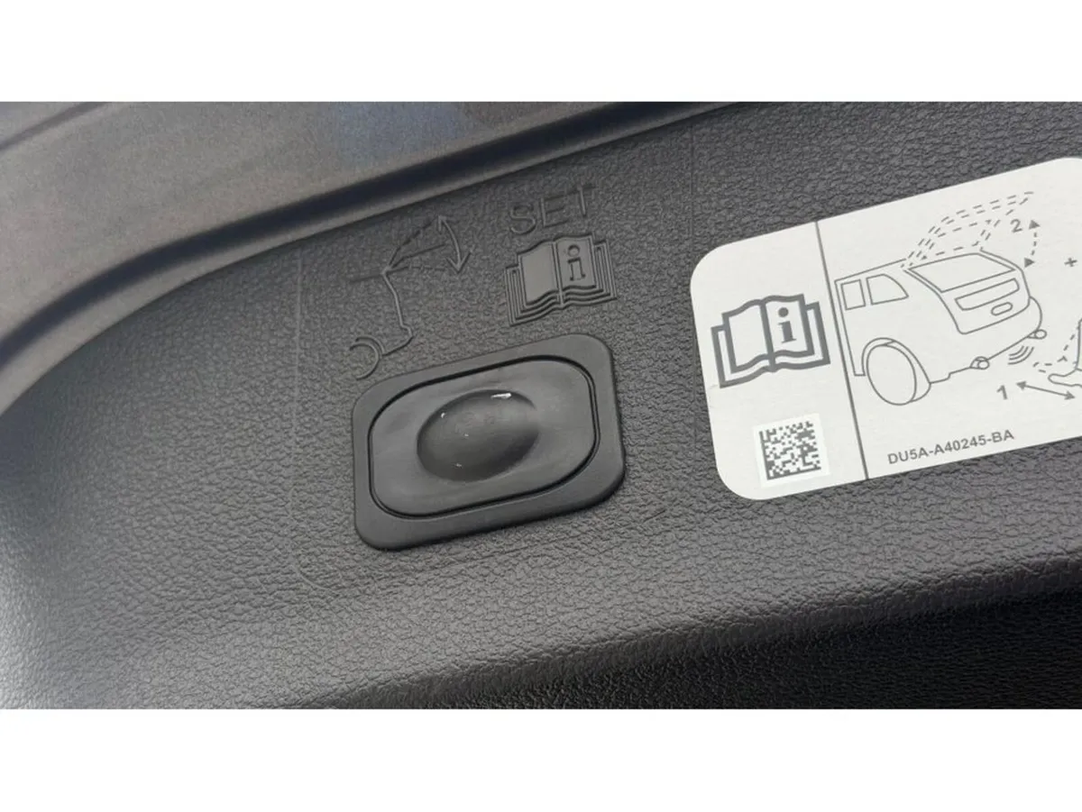 Ford Kuga TITANIUM 1.5 TDCI 120PS F FWD 4DR - Image 6