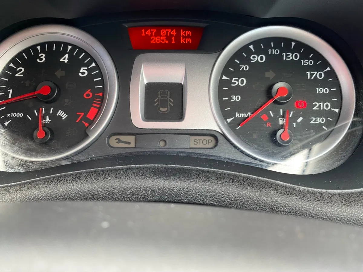 Renault Clio 1.2 16v Tom Tom edition - Image 4