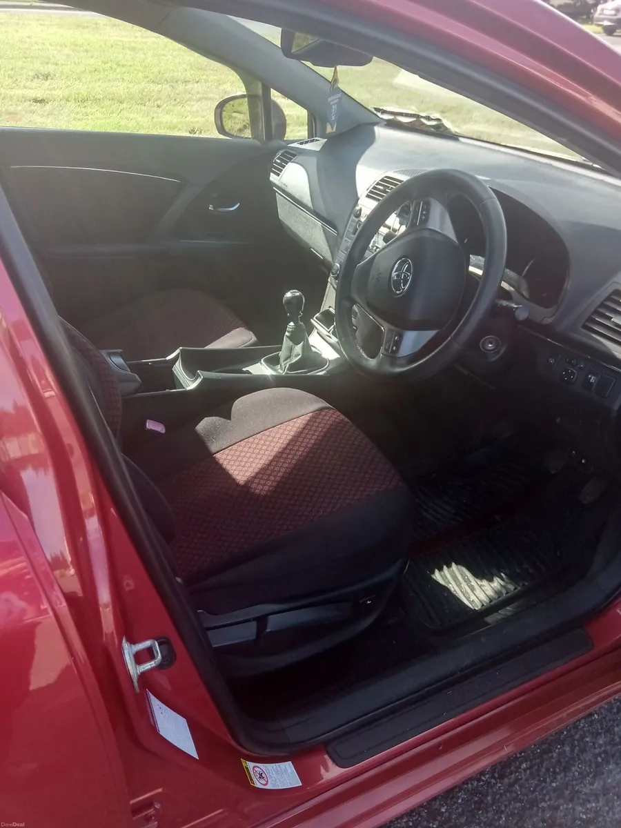 Toyota Avensis 2011 - Image 2