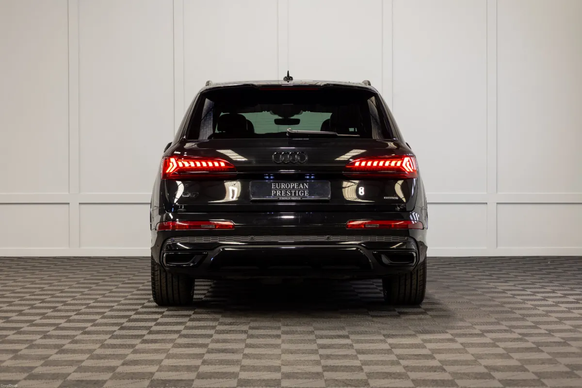 2023 Audi Q7 55 TFSIe Black Edition S-Line - Image 5