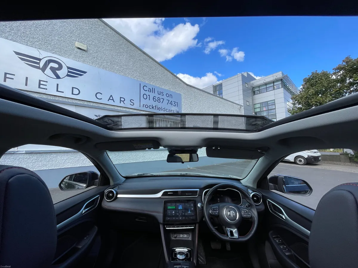 73KWH-TROPHY-PANORAMIC ROOF-HEATED LEATHER-120TAX - Image 3