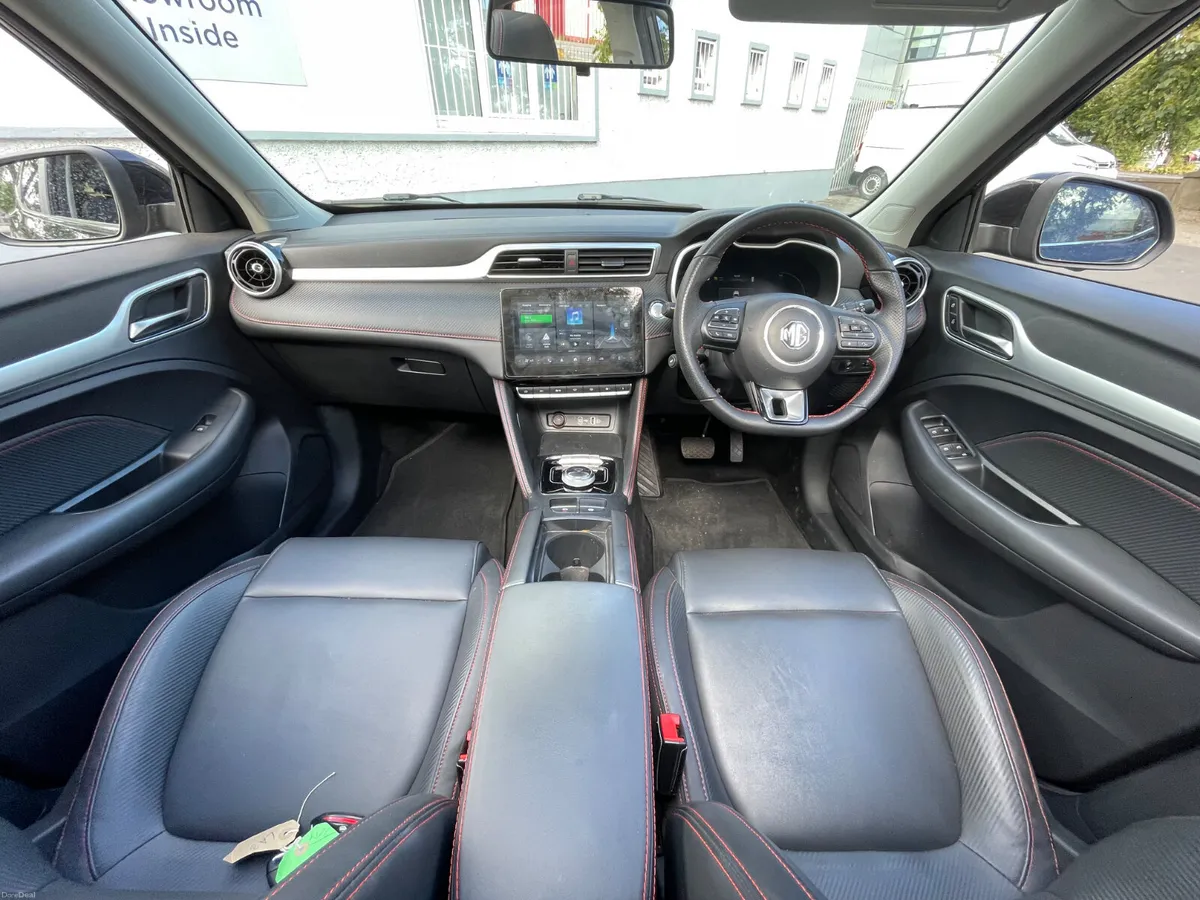 73KWH-TROPHY-PANORAMIC ROOF-HEATED LEATHER-120TAX - Image 4