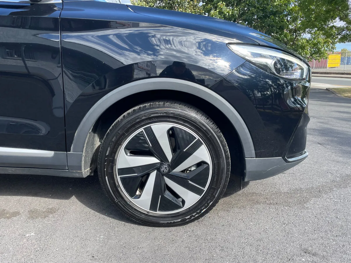 73KWH-TROPHY-PANORAMIC ROOF-HEATED LEATHER-120TAX - Image 2