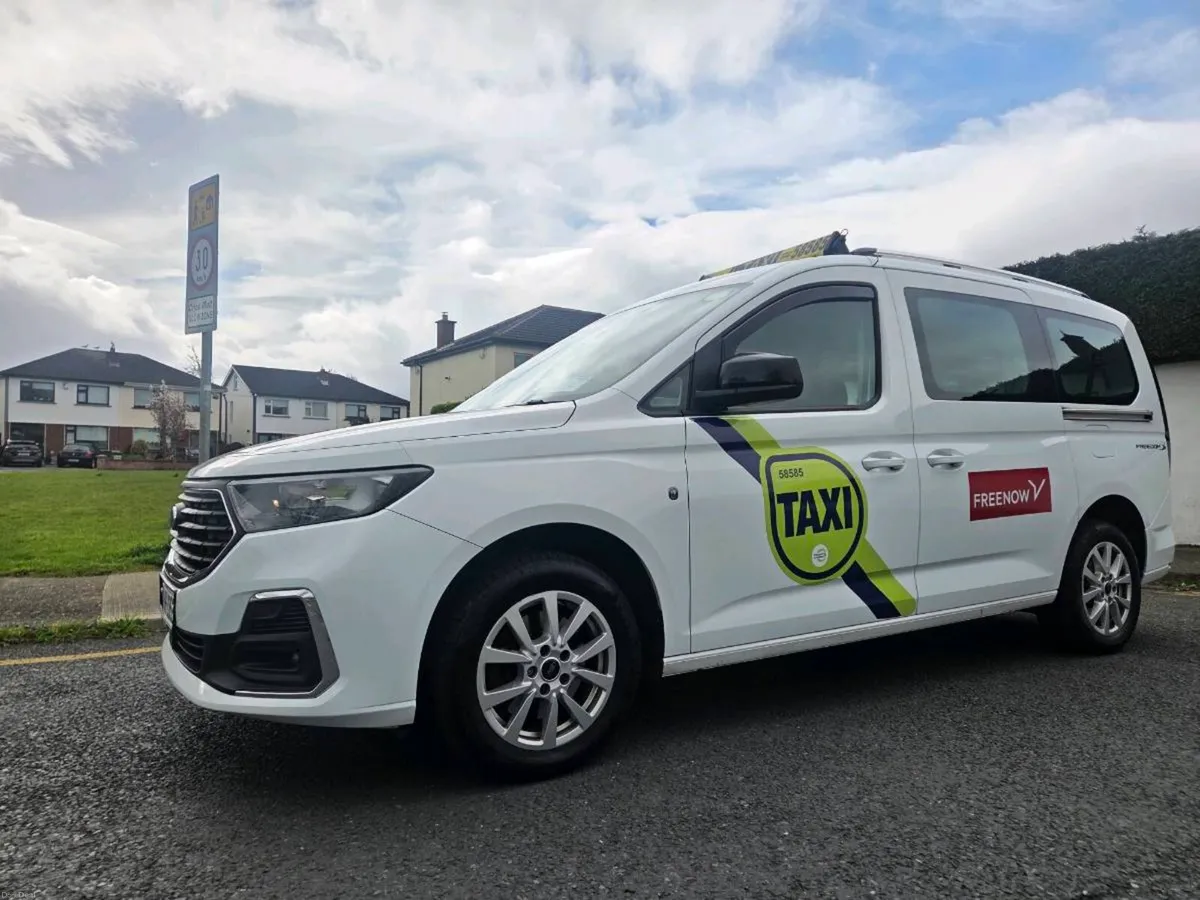 FORD-AUTO-TAXI-FSH-IMMACULATE-38,000 AFTER GRANT - Image 4