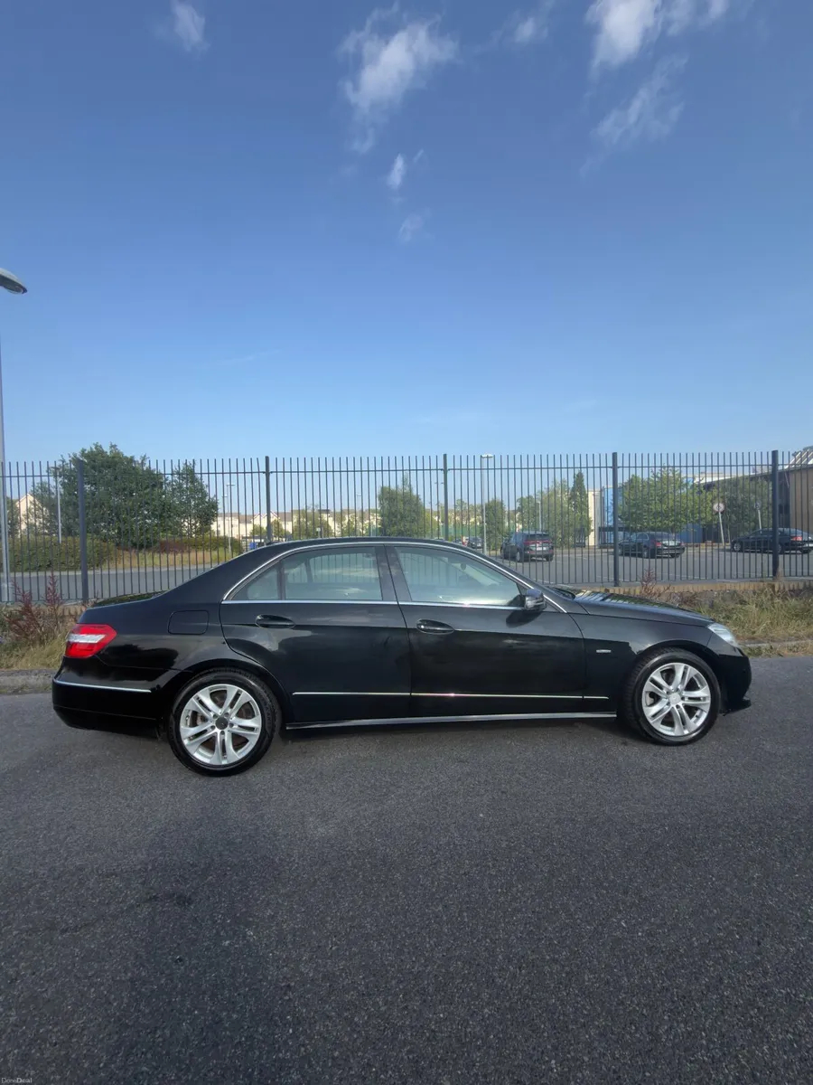 Mercedes-Benz E-Class 2011 - Image 5