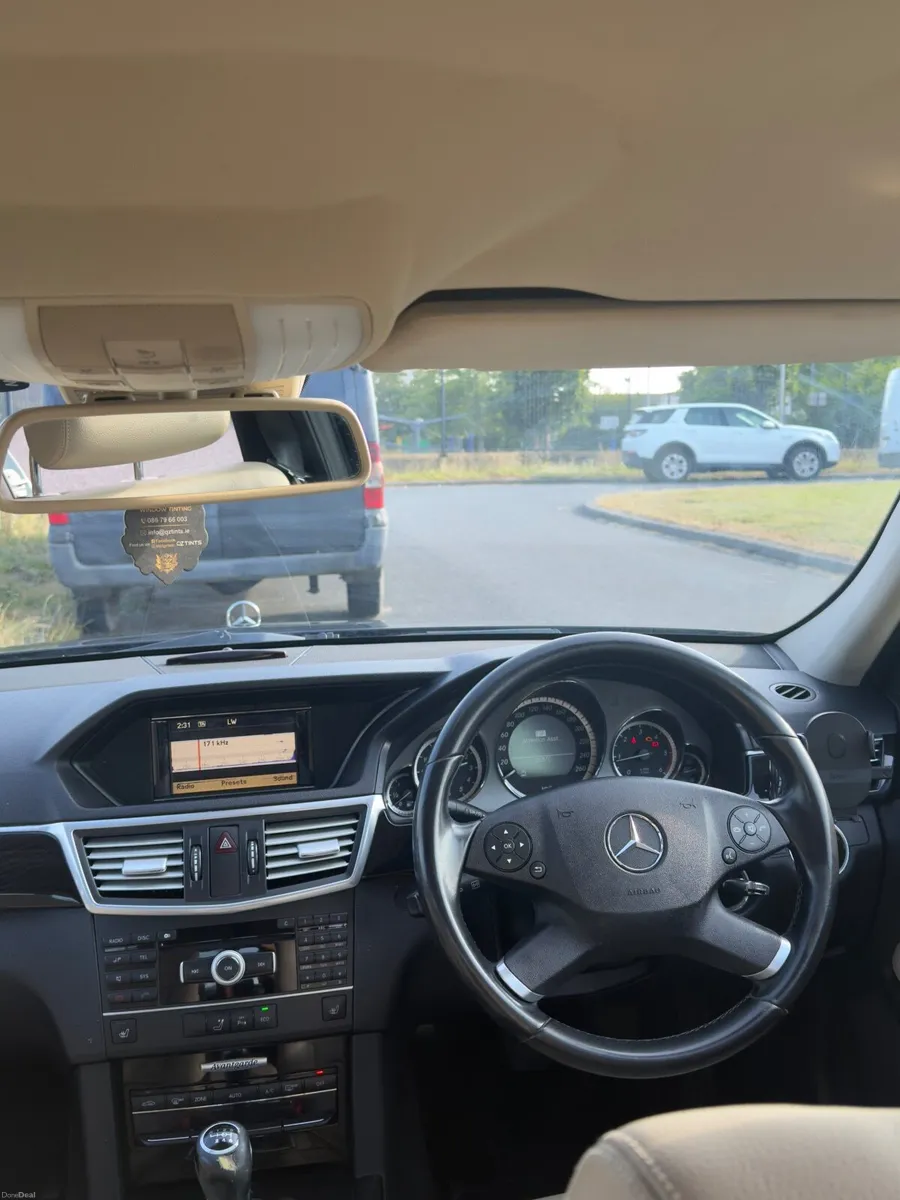 Mercedes-Benz E-Class 2011 - Image 2