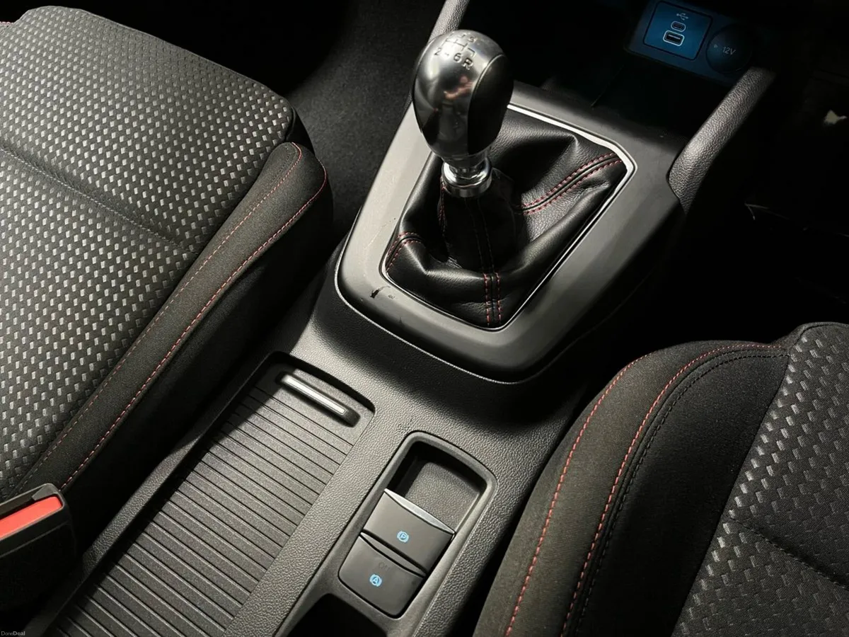 Ford Focus ST-Line X 1.0L EcoBoost 125PS - Parking - Image 4