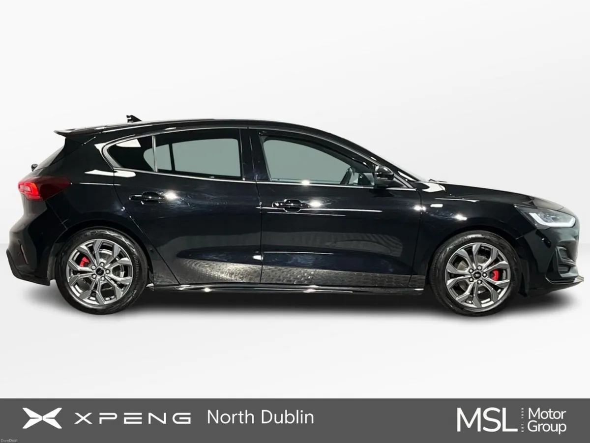 Ford Focus ST-Line X 1.0L EcoBoost 125PS - Parking - Image 5