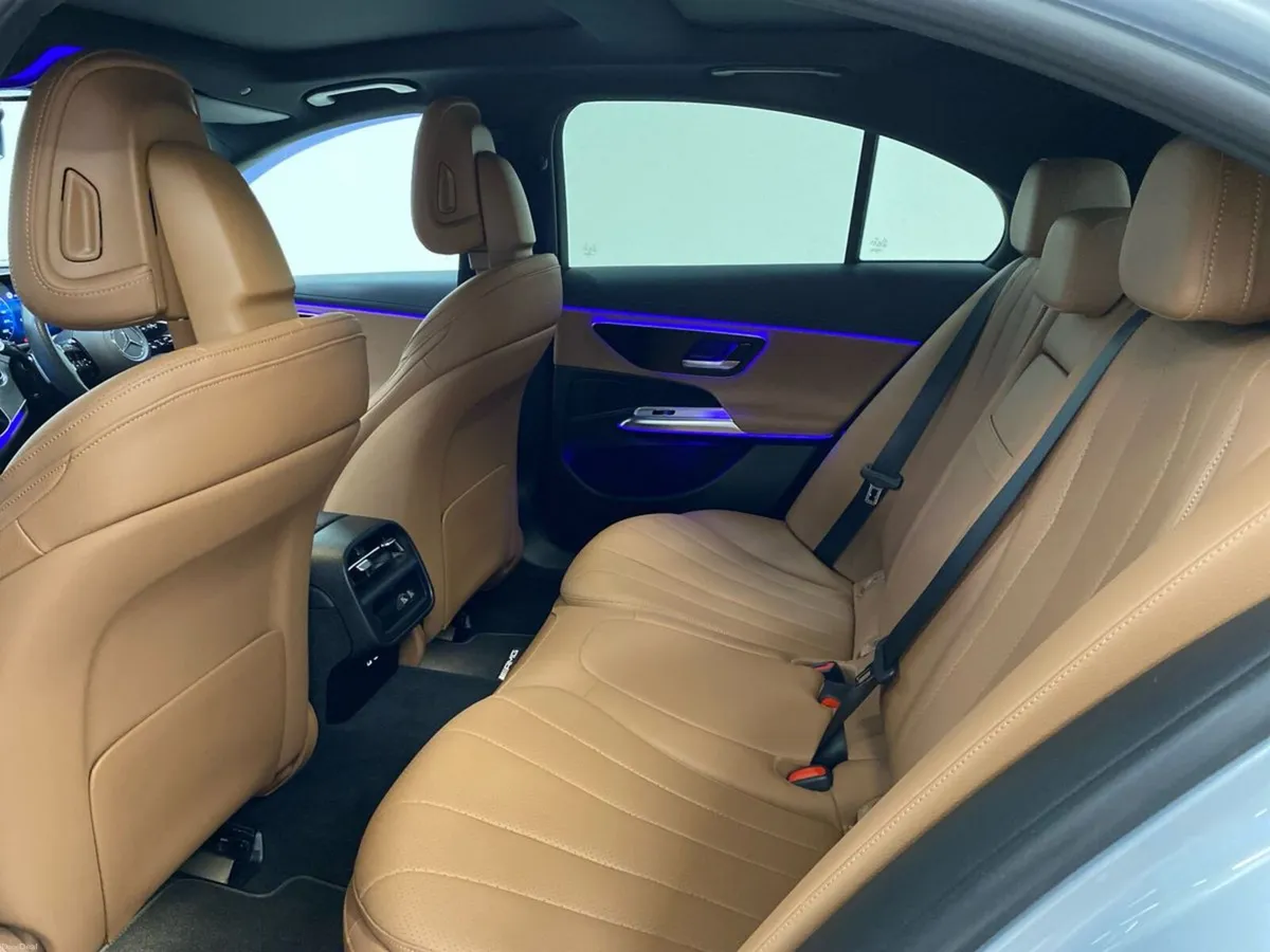 Mercedes-Benz E-Class E 300 de AMG Line Plus | 360 - Image 4