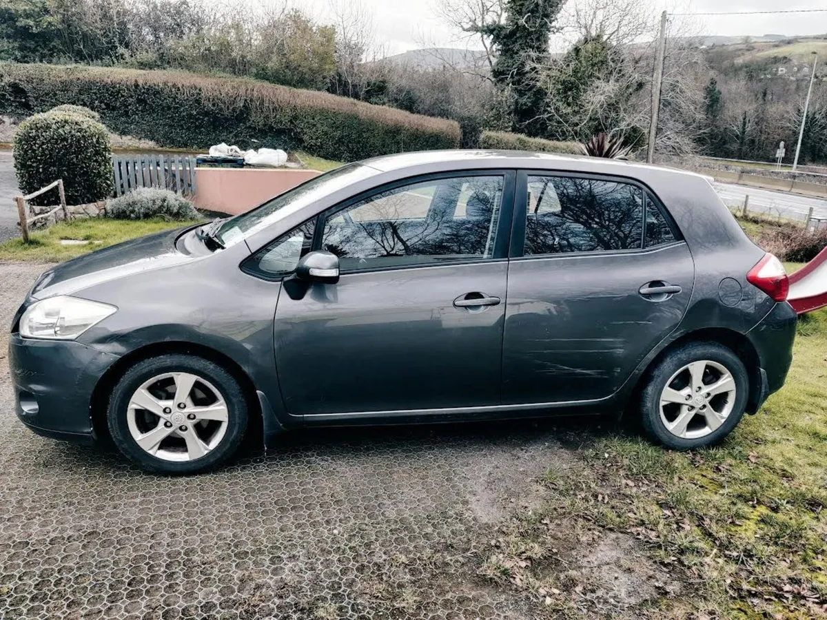 Toyota Auris 2010 Genuine low mileage - Image 3